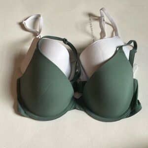 2 Victoria secret bras